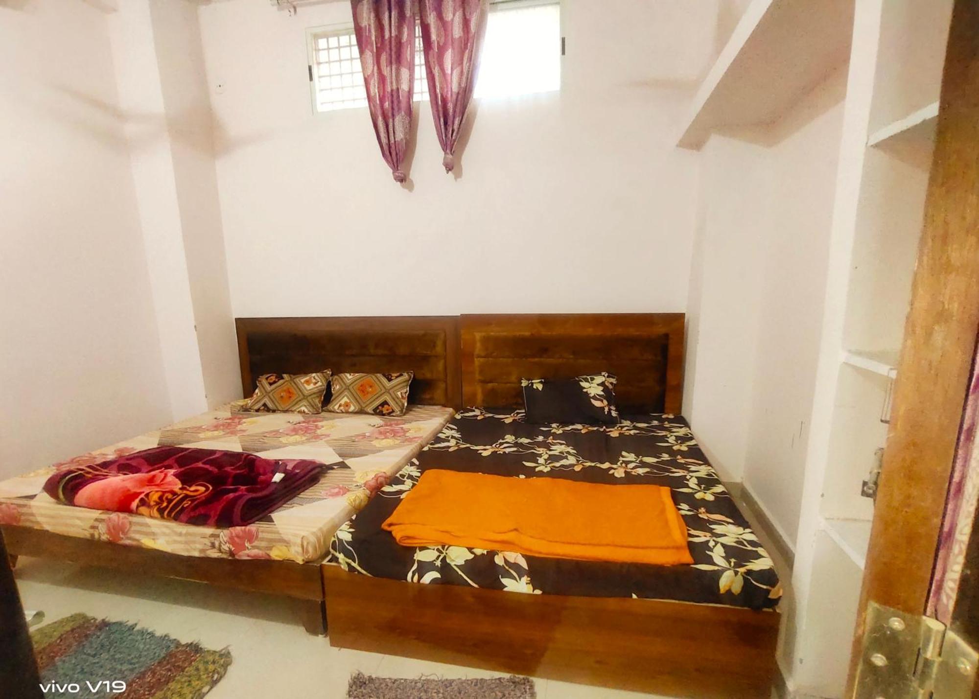 Deviksha Home Stay Ujjain Bagian luar foto