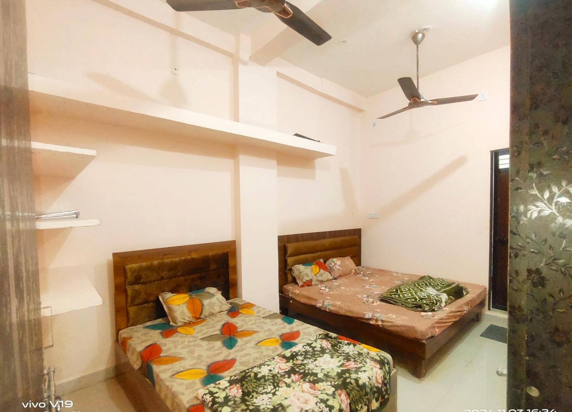 Deviksha Home Stay Ujjain Bagian luar foto
