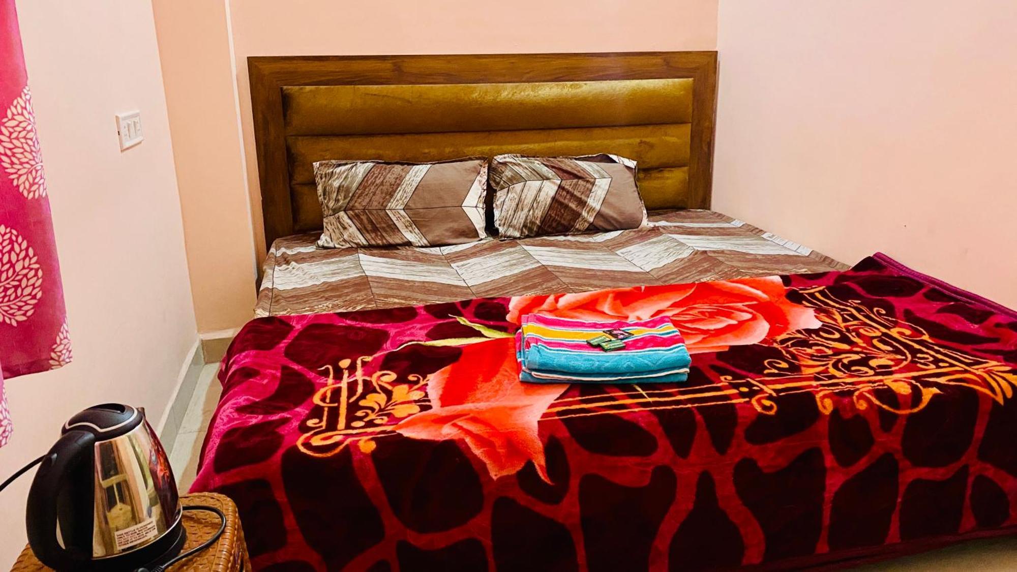 Deviksha Home Stay Ujjain Bagian luar foto